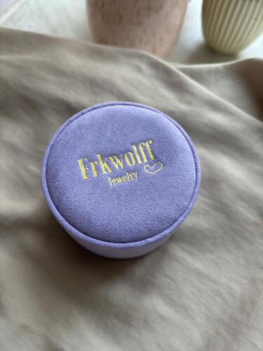 Round velvet box w. gold logo - small